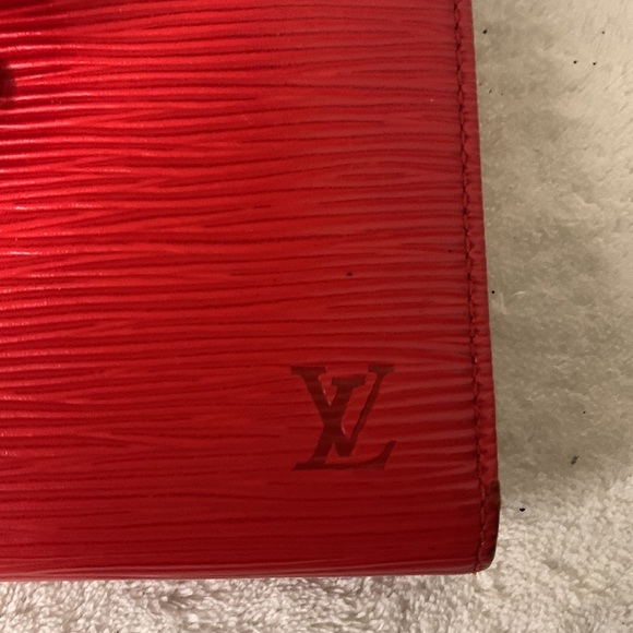 Authentic Louis Vuitton red epi kisslock wallet with gold hardware - Picture 6 of 12